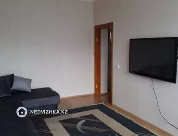 3-комнатная квартира, этаж 8 из 10, 80 м², На длительный срок