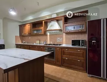 6-комнатный дом, 10 соток, 600 м², На длительный срок