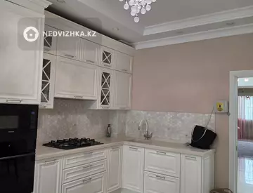 3-комнатная квартира, этаж 1 из 9, 131 м²