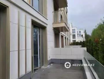 4-комнатная квартира, этаж 1 из 3, 230 м²