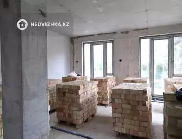 4-комнатная квартира, этаж 1 из 3, 230 м²