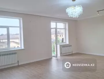 3-комнатная квартира, этаж 3 из 3, 127 м²