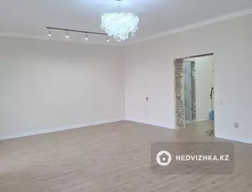 3-комнатная квартира, этаж 3 из 3, 127 м²