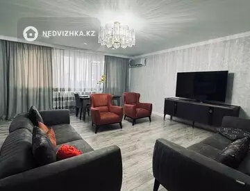 4-комнатная квартира, этаж 5 из 7, 140 м²