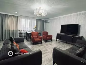 4-комнатная квартира, этаж 5 из 7, 140 м²