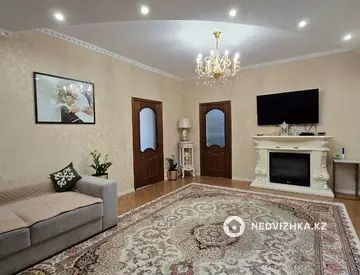 6-комнатный дом, 12 соток, 450 м², На длительный срок