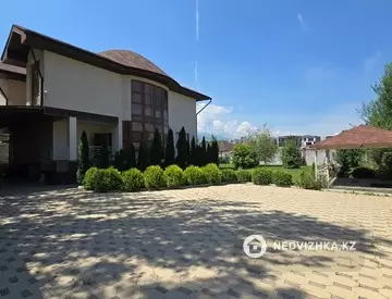 6-комнатный дом, 12 соток, 450 м², На длительный срок