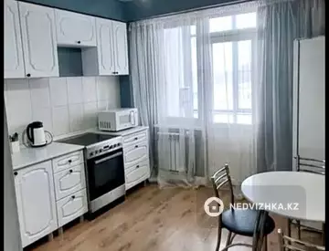 1-комнатная квартира, этаж 4 из 9, 40 м², На длительный срок