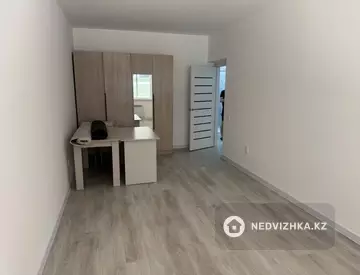 3-комнатная квартира, этаж 1 из 9, 84 м², На длительный срок