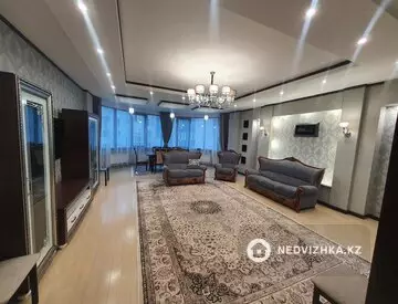 4-комнатная квартира, этаж 6 из 9, 240 м²