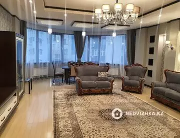4-комнатная квартира, этаж 6 из 9, 240 м²