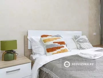 2-комнатная квартира, этаж 4 из 19, 50 м², Посуточно