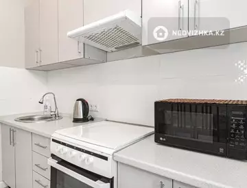 2-комнатная квартира, этаж 4 из 19, 50 м², Посуточно