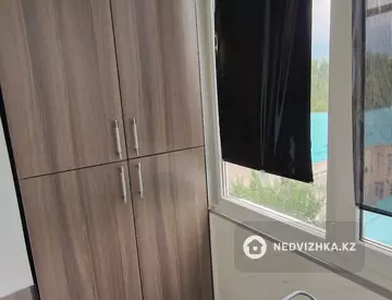4-комнатная квартира, этаж 5 из 5, 90 м², На длительный срок