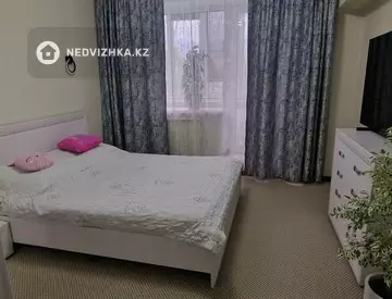 4-комнатная квартира, этаж 5 из 5, 90 м², На длительный срок