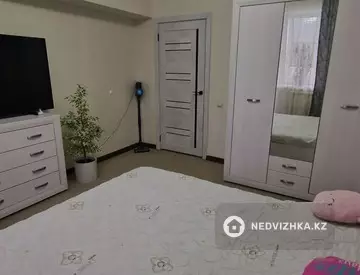 4-комнатная квартира, этаж 5 из 5, 90 м², На длительный срок