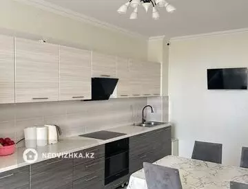 2-комнатная квартира, этаж 8 из 12, 77 м²