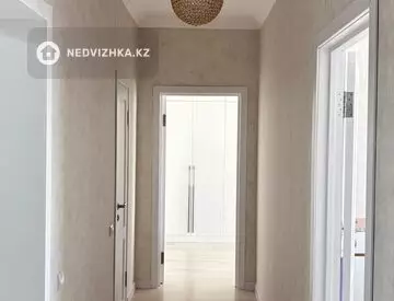2-комнатная квартира, этаж 8 из 12, 77 м²