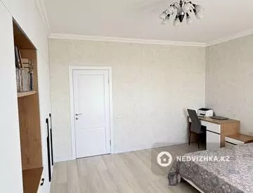 2-комнатная квартира, этаж 8 из 12, 77 м²