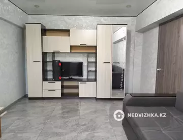 1-комнатная квартира, этаж 3 из 3, 38 м², На длительный срок