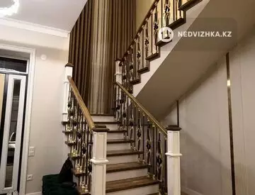 6-комнатный таунхаус, 4 соток, 250 м²
