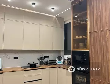 3-комнатная квартира, этаж 16 из 28, 73 м², На длительный срок