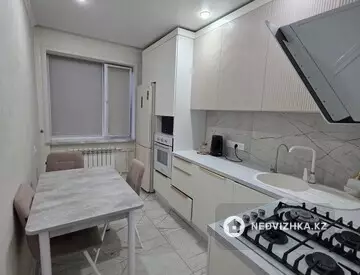 3-комнатная квартира, этаж 2 из 5, 82 м², Посуточно