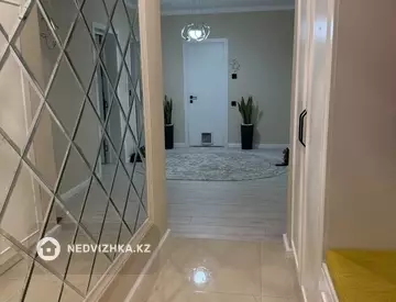 3-комнатная квартира, этаж 9 из 15, 118 м²