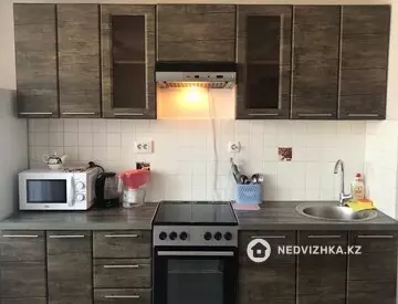 2-комнатная квартира, этаж 15 из 25, 72 м², На длительный срок