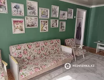 2-комнатная квартира, этаж 3 из 4, 49 м², На длительный срок