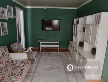 2-комнатная квартира, этаж 3 из 4, 49 м², На длительный срок