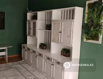 2-комнатная квартира, этаж 3 из 4, 49 м², На длительный срок