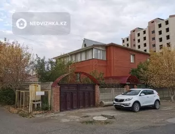 8-комнатный дом, 4.5 соток, 450 м²
