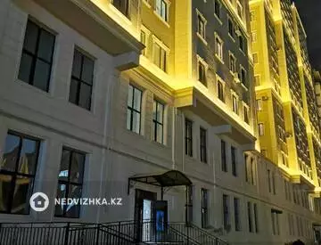 3-комнатная квартира, этаж 2 из 12, 109 м²
