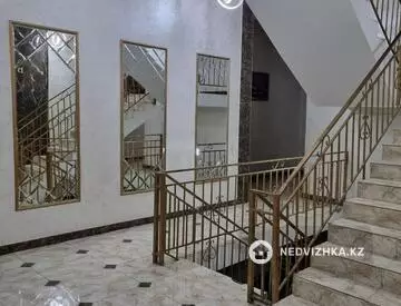 3-комнатная квартира, этаж 2 из 12, 109 м²