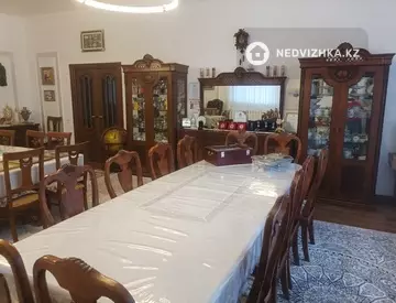 9-комнатный дом, 10 соток, 470 м²