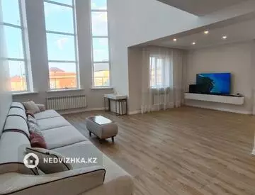4-комнатный дом, 10 соток, 304 м²
