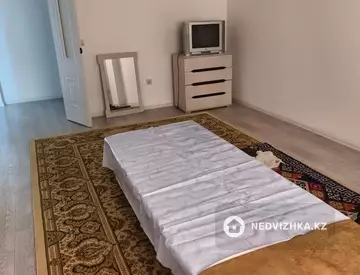 4-комнатная квартира, этаж 4 из 5, 107 м², На длительный срок