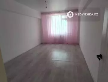 4-комнатная квартира, этаж 4 из 5, 107 м², На длительный срок
