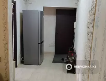 2-комнатная квартира, этаж 3 из 5, 43 м², На длительный срок