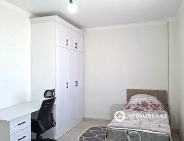 3-комнатная квартира, этаж 10 из 12, 90 м², На длительный срок