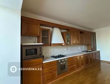 3-комнатная квартира, этаж 3 из 8, 190 м²