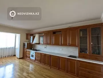 3-комнатная квартира, этаж 3 из 8, 190 м²