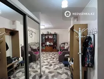 2-комнатная квартира, этаж 1 из 9, 53 м²