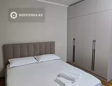 1-комнатная квартира, этаж 3 из 4, 38 м², Посуточно