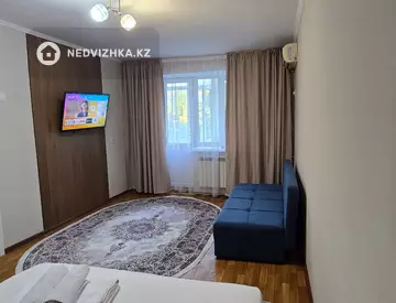 1-комнатная квартира, этаж 3 из 4, 38 м², Посуточно