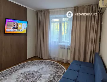 1-комнатная квартира, этаж 3 из 4, 38 м², Посуточно