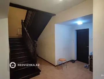 3-комнатная квартира, этаж 4 из 6, 134 м²