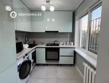 3-комнатная квартира, этаж 4 из 5, 60 м²