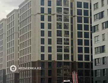 1-комнатная квартира, этаж 2 из 12, 38 м²